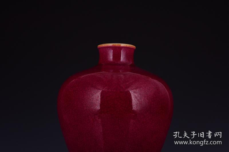 清雍正年制胭脂红鱼籽釉描金梅瓶