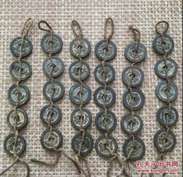 五帝钱 清朝十位皇帝年号铜钱中的五枚 挂在床
