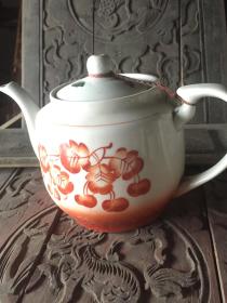 民国左右矾红花卉纹茶壶