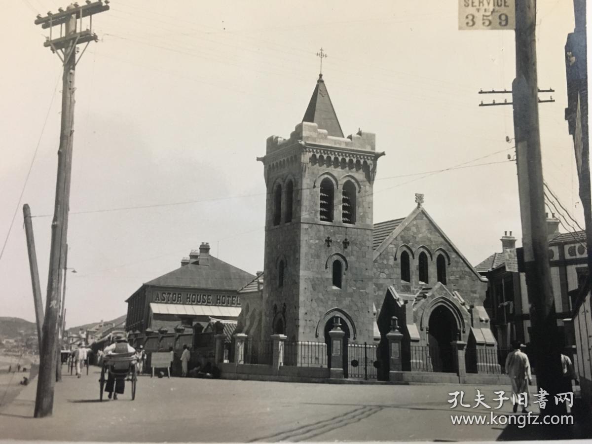 【照片珍藏】民国山东烟台风光建筑照片_海岸街建筑(安立甘教堂)及行