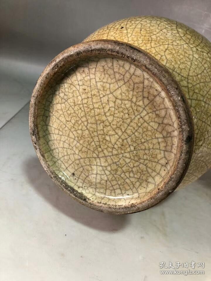 宋代哥窑开片兽耳瓶