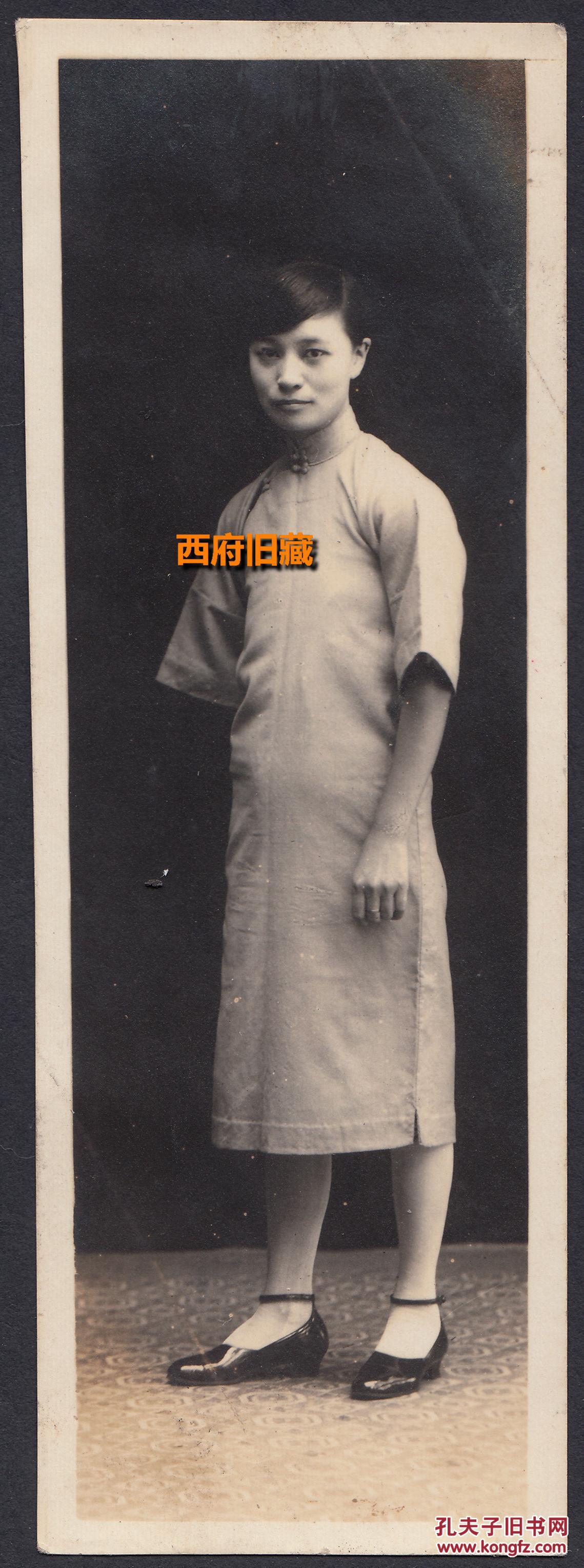 民国老照片,女子肖像照,早期旗袍装束