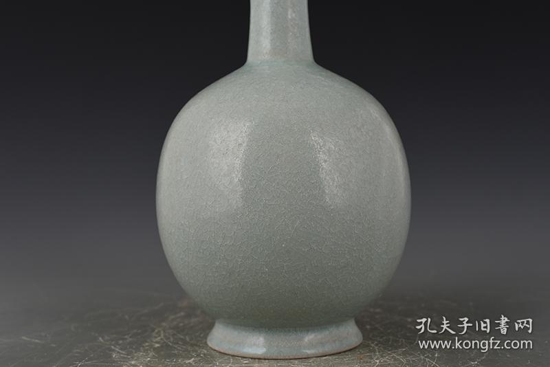 宋代汝窑冰裂纹长颈瓶