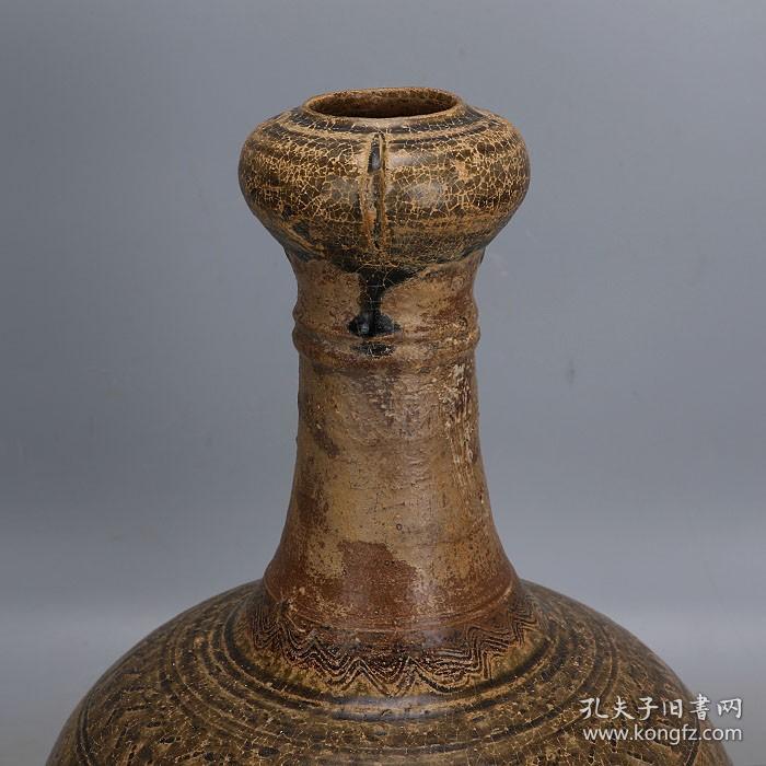汉代越窑原始青瓷刻花蒜头瓶