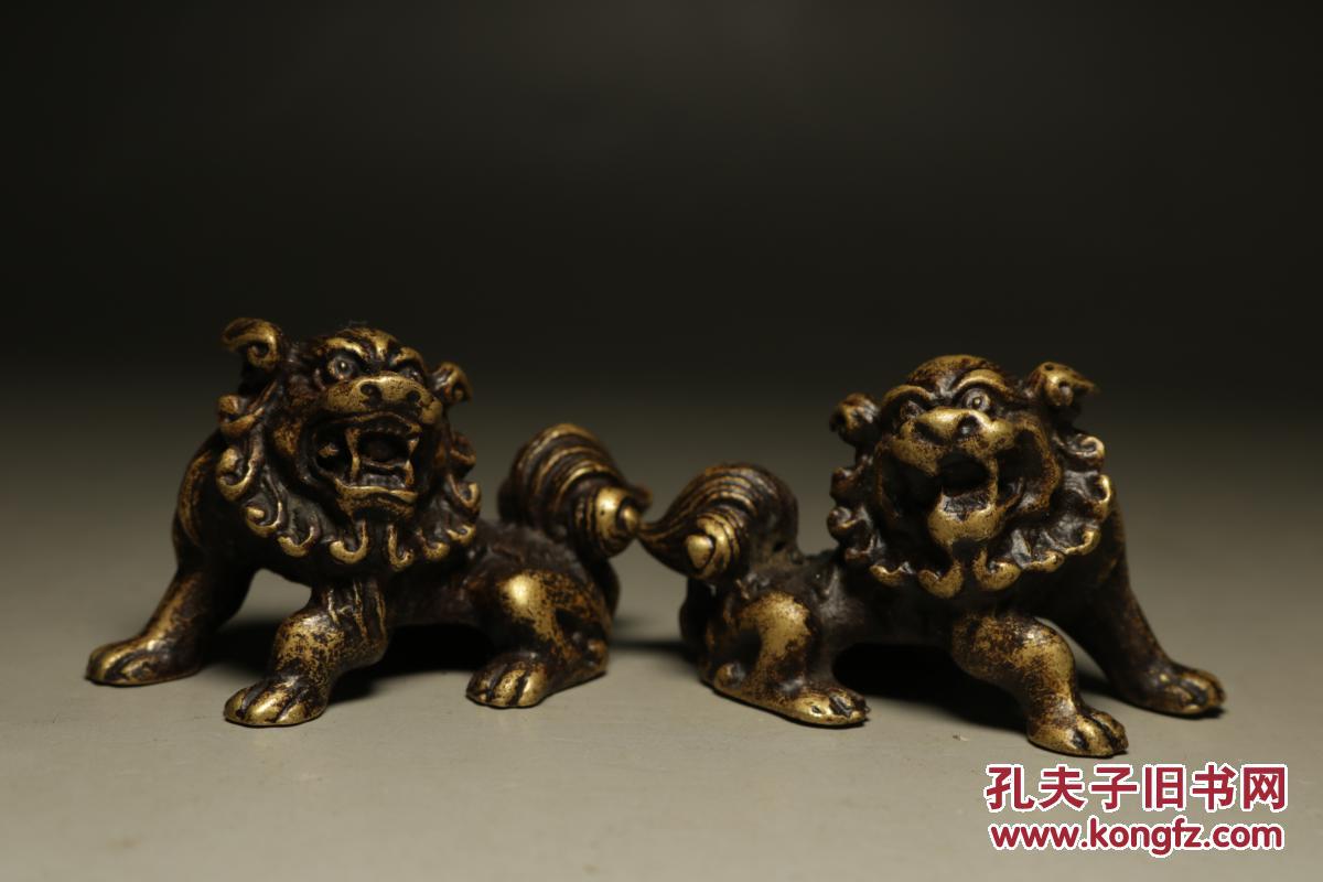 清代铜狮子摆件一对,造型逼真,包浆老道