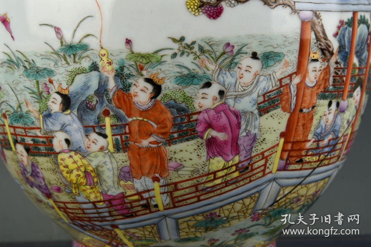 清乾隆年制珐琅彩描金婴戏纹双耳瓶
