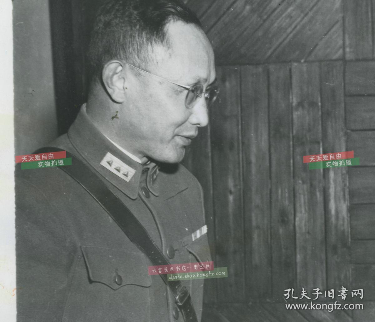1944年中国陆军总司令何应钦授予美联社战地记者奥沙利文国民党陆军第