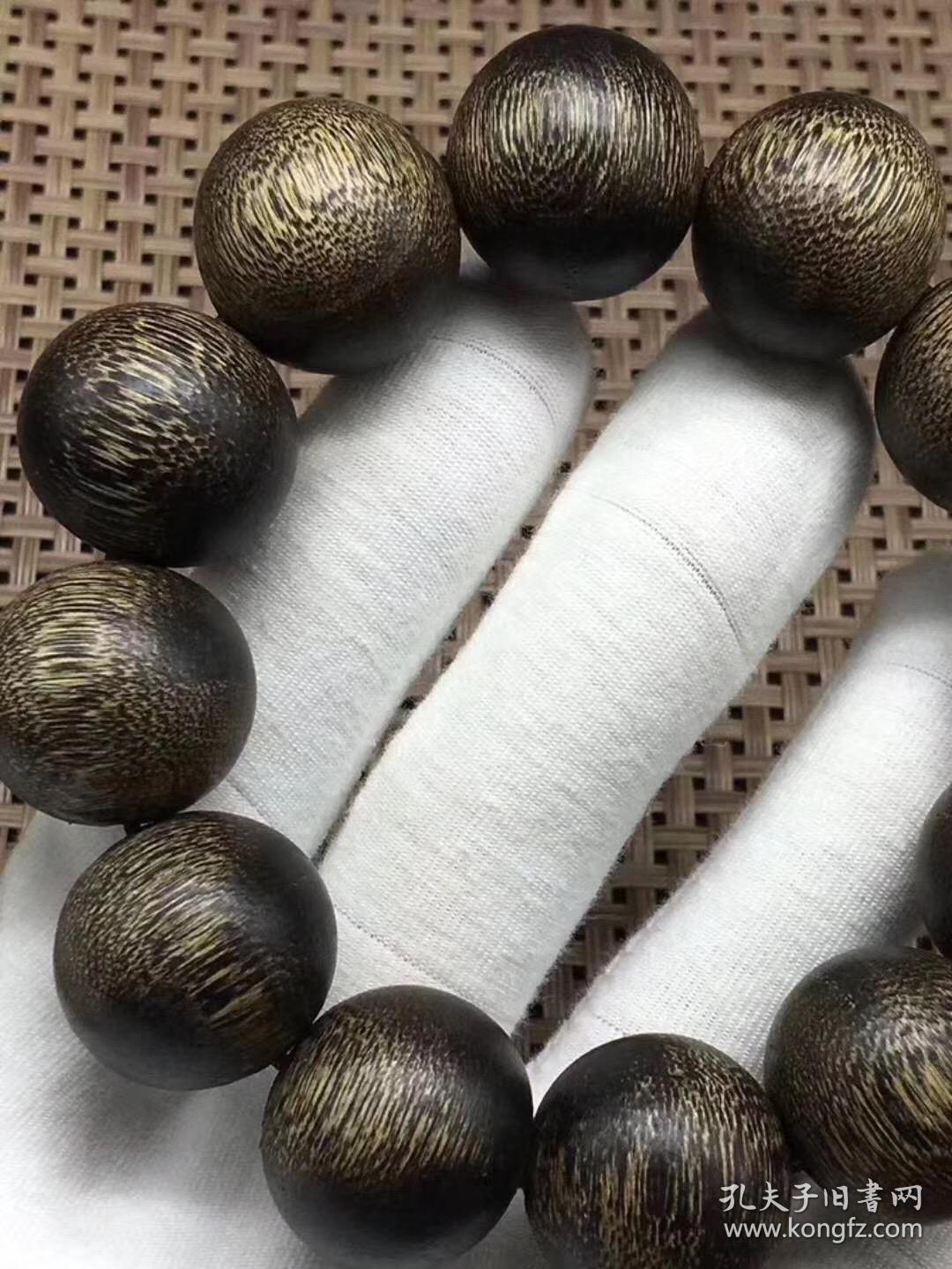 也可俗称虎皮纹沉香,霸气,上档次,味醇香淡雅,纹理细腻,毛脂纹理看的