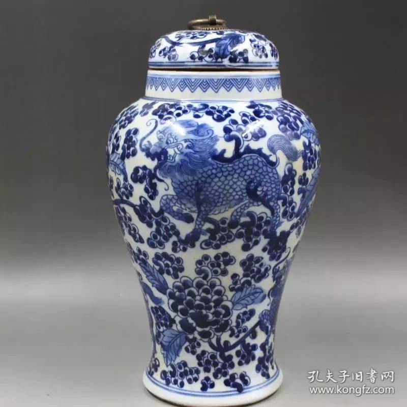 清同治年制青花麒麟纹盖罐