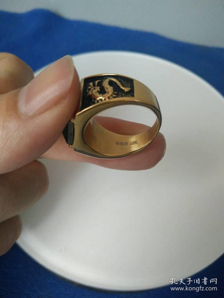 老凤祥18k天然宝石戒指,内有佛像.