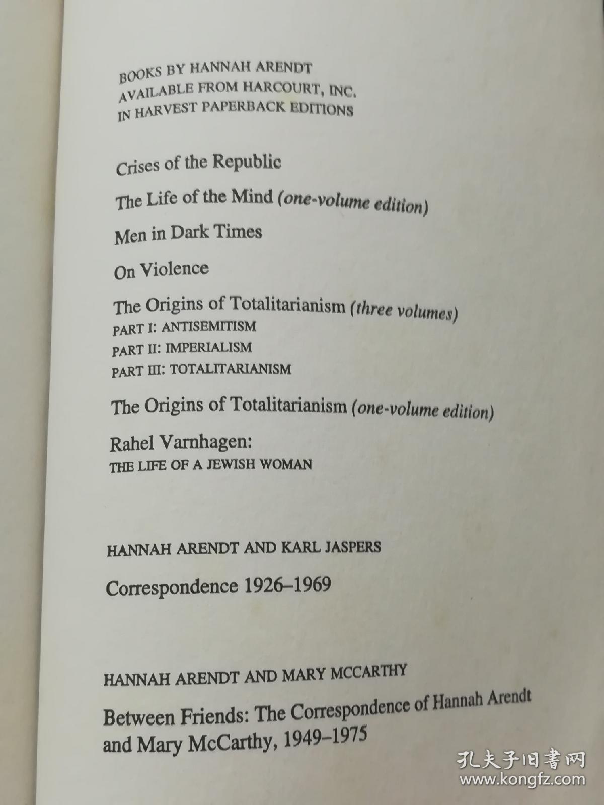 《the origins of totalitarianism》《极权主义的起源》英文版一册.