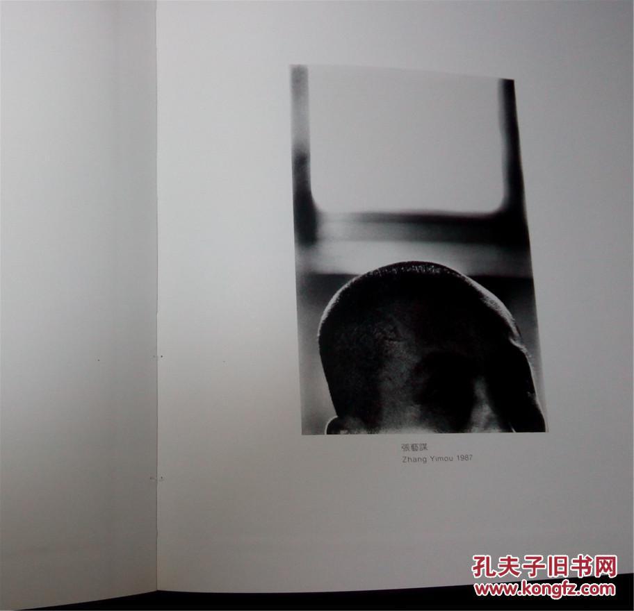 一函两册,分别是王文澜与武治义两先生的黑白名人像作品