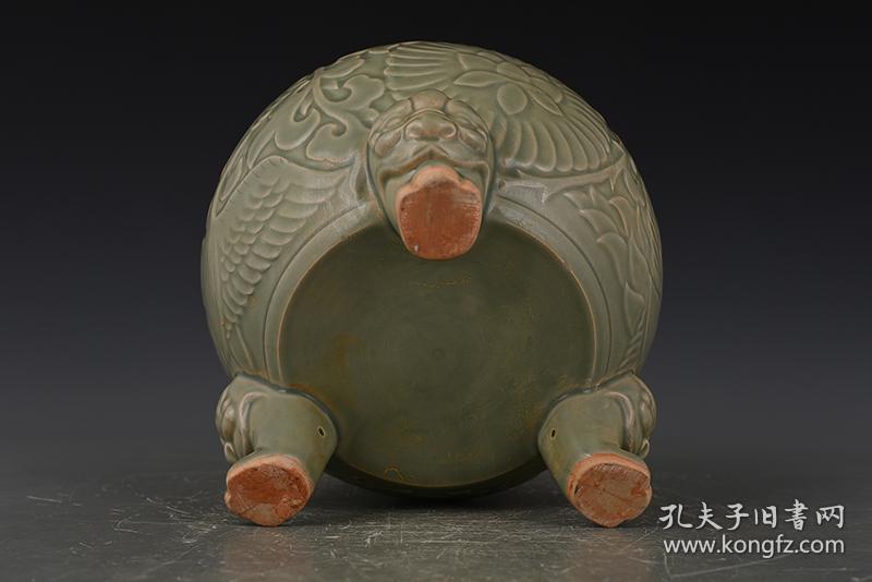 五代越窑秘色瓷刻凤凰牡丹纹提梁壶