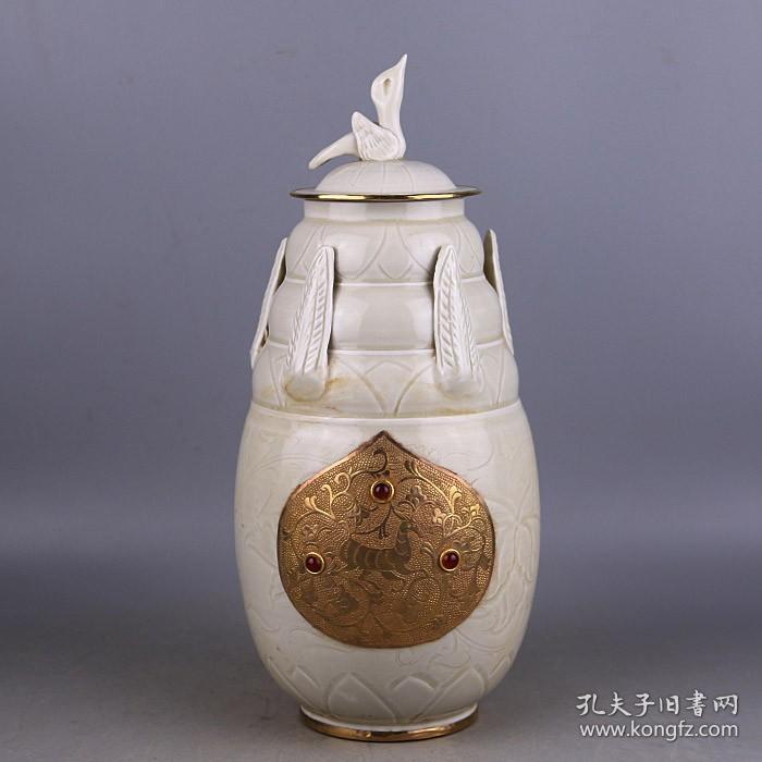 宋代定窑刻花包金镶宝石盖罐