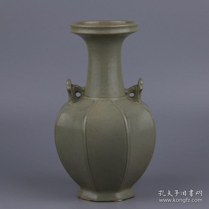 宋代越窑青瓷刻花双系八棱盘口瓶
