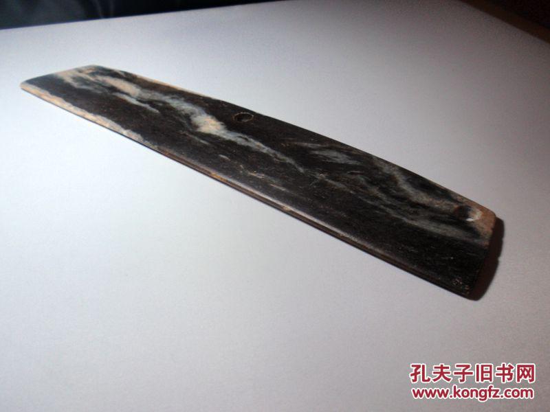 三孔长玉刀〔2(齐家文化 约公元前2200年至公元前1600年 此藏品