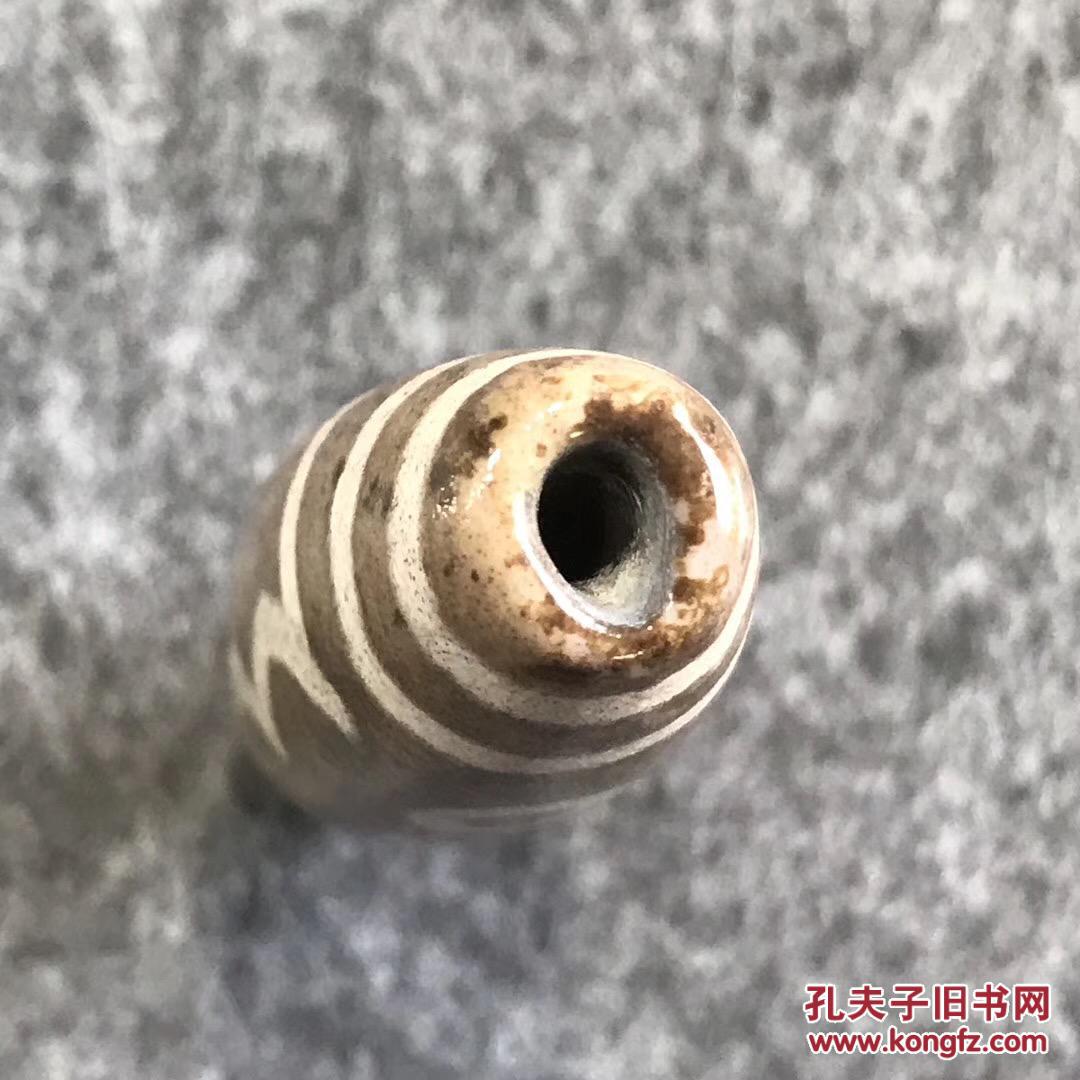 西藏老矿九页石岩爆满朱砂五眼天珠 品相完美如图可见对孔马蹄孔道