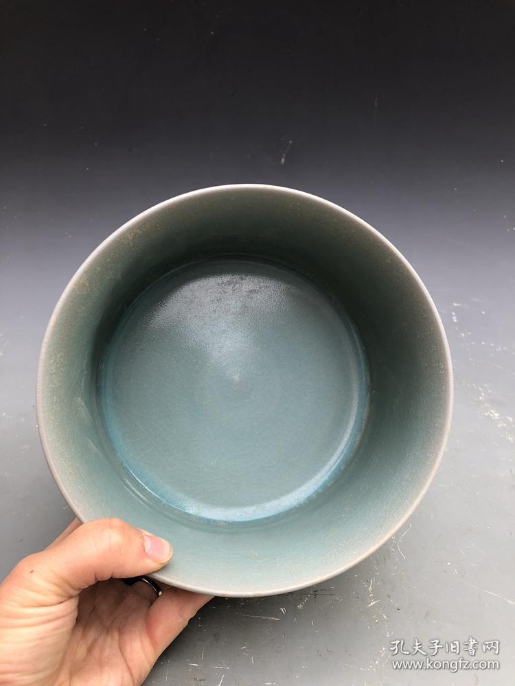 宋汝窑天青釉炫纹三足奁炉