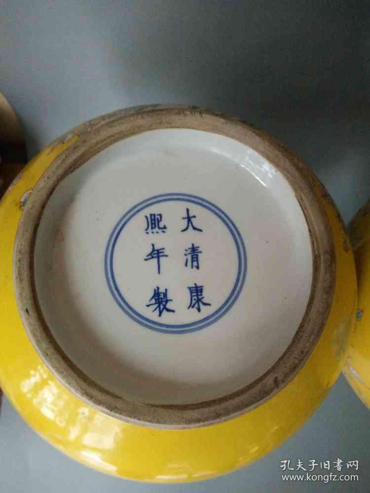 少见大清康熙年制黄釉加彩喜上眉梢赏瓶
