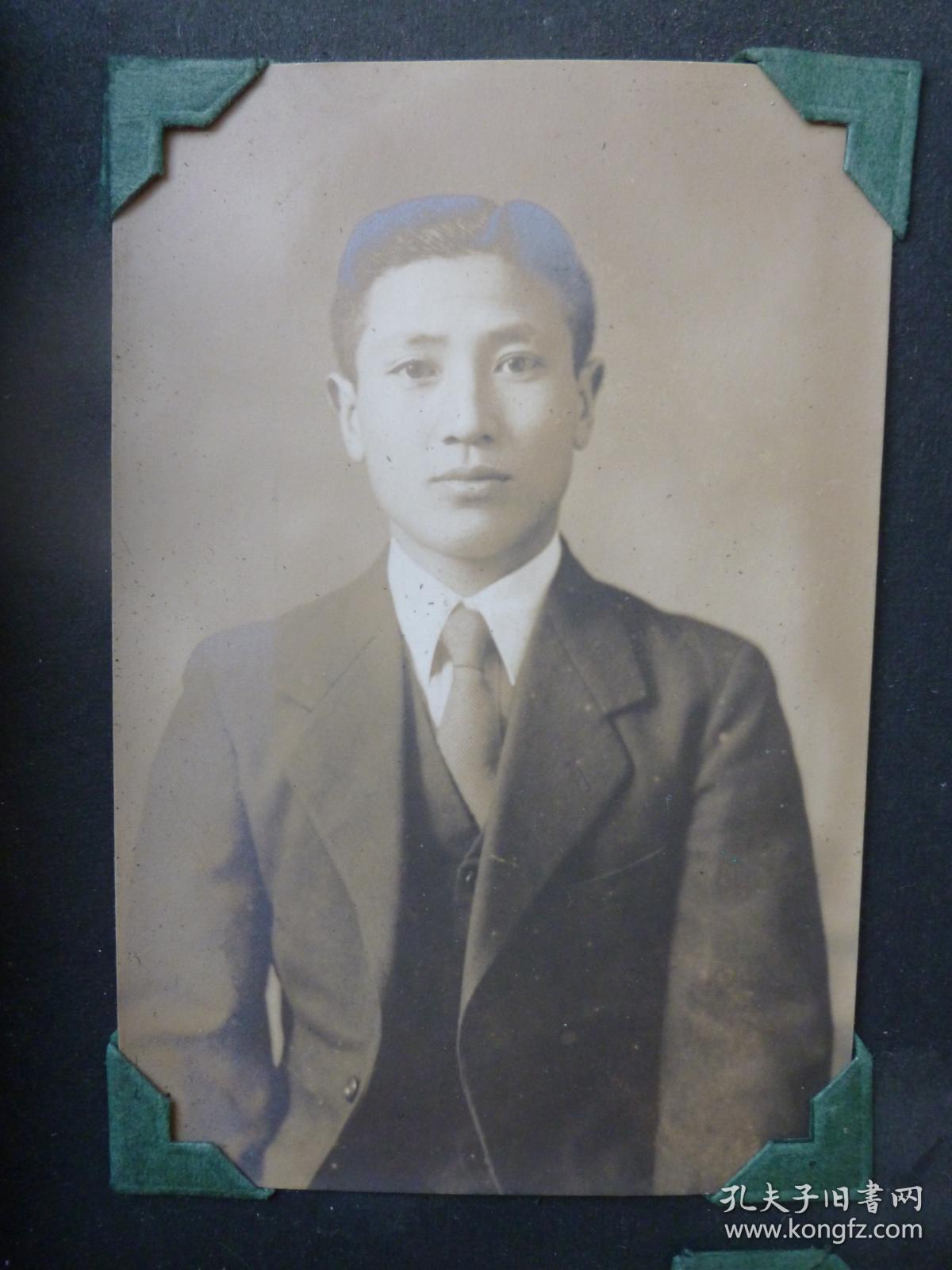 民国 穿西装男子 相貌英俊 银盐老照片 尺寸8.8×5.9cm