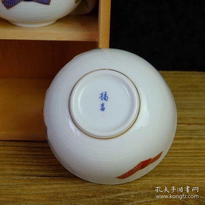 日本古物昭和时期(1926-1989)平安橘吉白瓷微浮雕金彩绘蝴蝶结纹煎茶