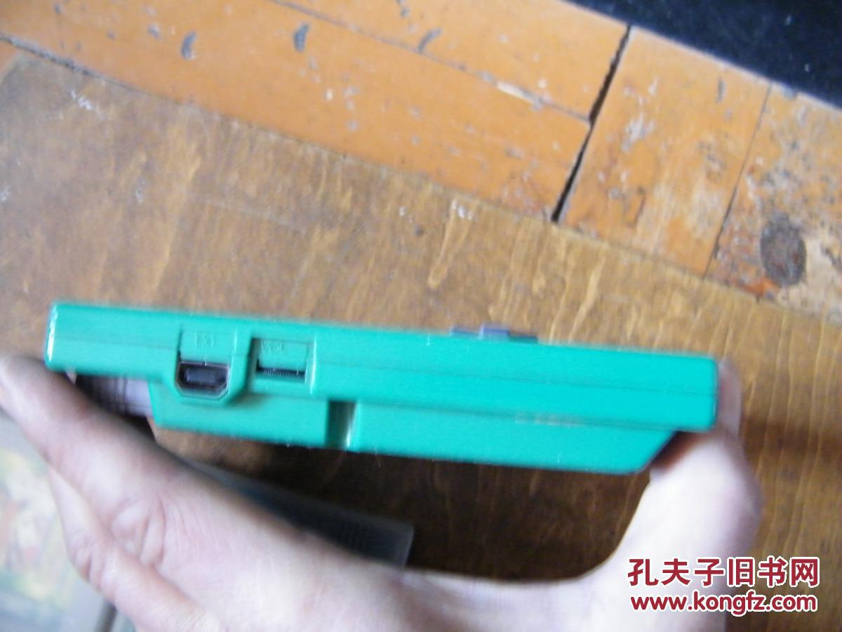一台经典绿色任天堂NintendoGBP手掌游戏机(