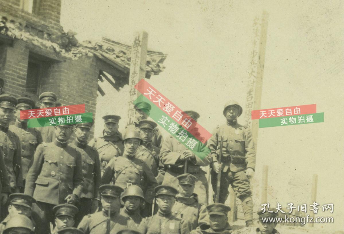 民国1933年1月后在日军进攻中被摧毁的河北山海关城楼内城城门,日军在