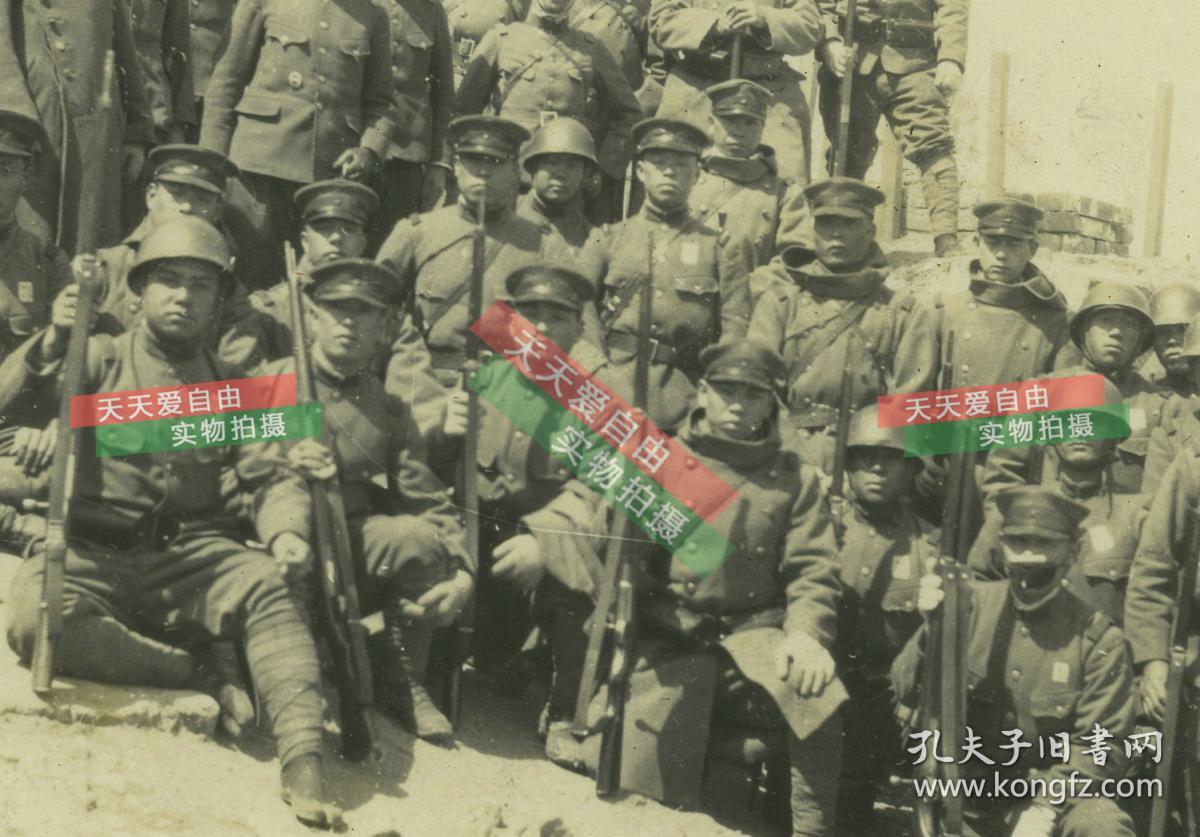 民国1933年1月后在日军进攻中被摧毁的河北山海关城楼内城城门,日军在
