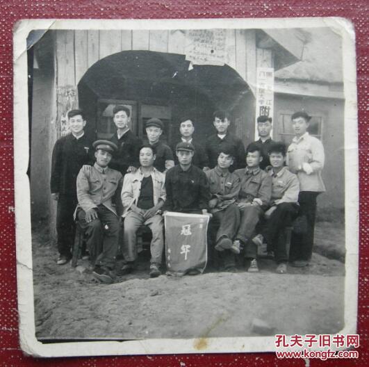 老照片:黑龙江八一农垦大学(从门上布告文字分析,应当