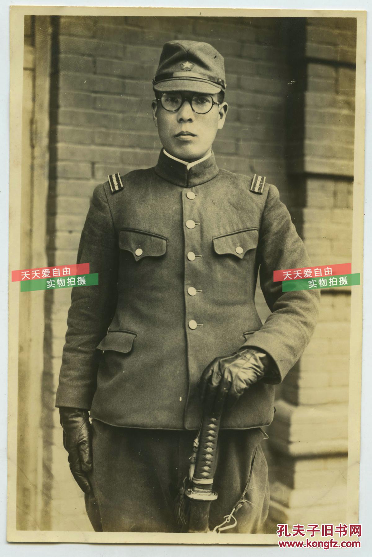 民国时期侵华日军陆军大尉盐见直制式军服正装老照片