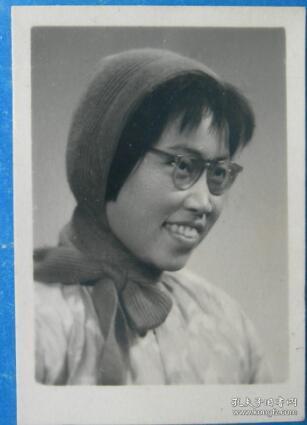 老照片:包头巾,眼镜美女——黄培仁【桐阴委羽系列】