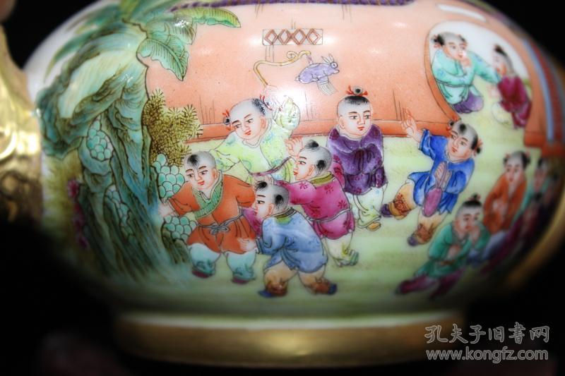 清乾隆粉彩描金婴戏图纹酒壶