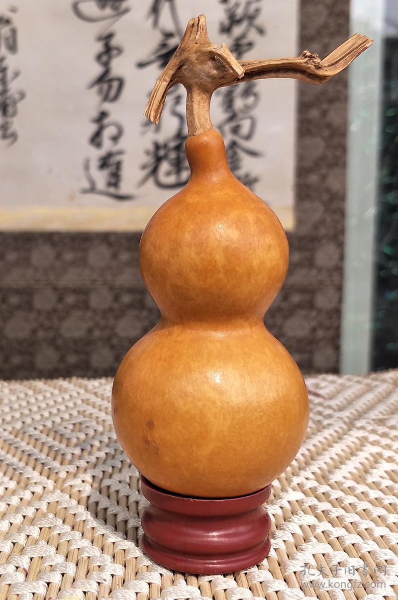 文玩小葫芦一把.龙头粗壮,皮质很不错.高度约8cm(不含