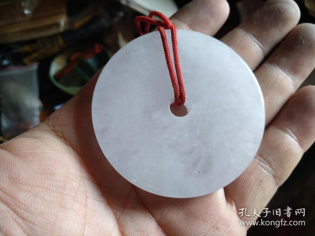 洁,水头好,价值不菲。内径约6厘米,大家闺秀之