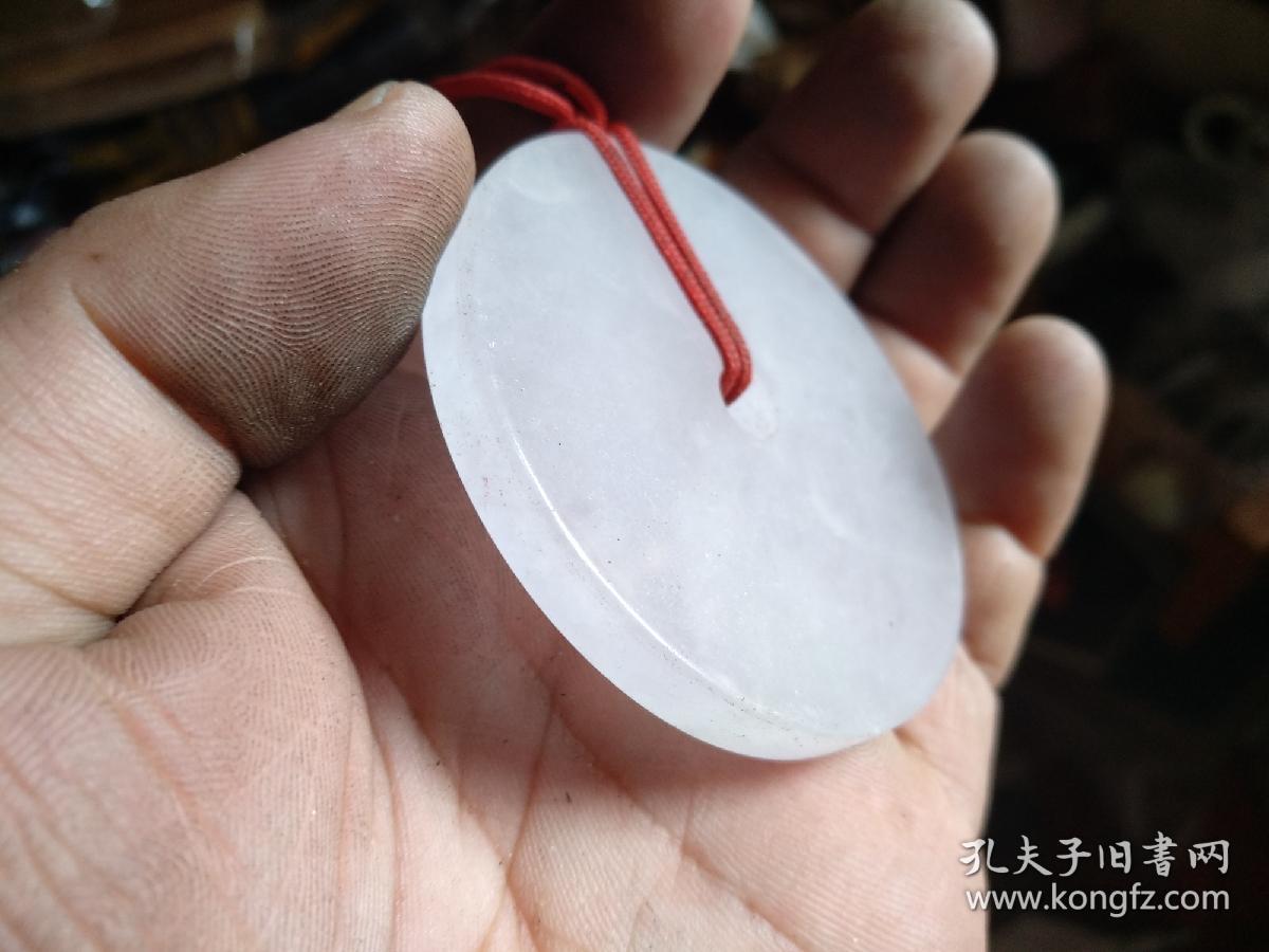 洁,水头好,价值不菲。内径约6厘米,大家闺秀之