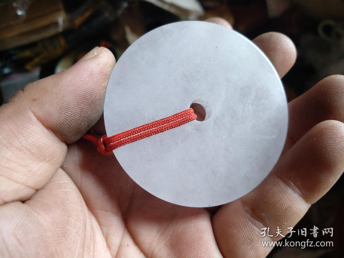 洁,水头好,价值不菲。内径约6厘米,大家闺秀之