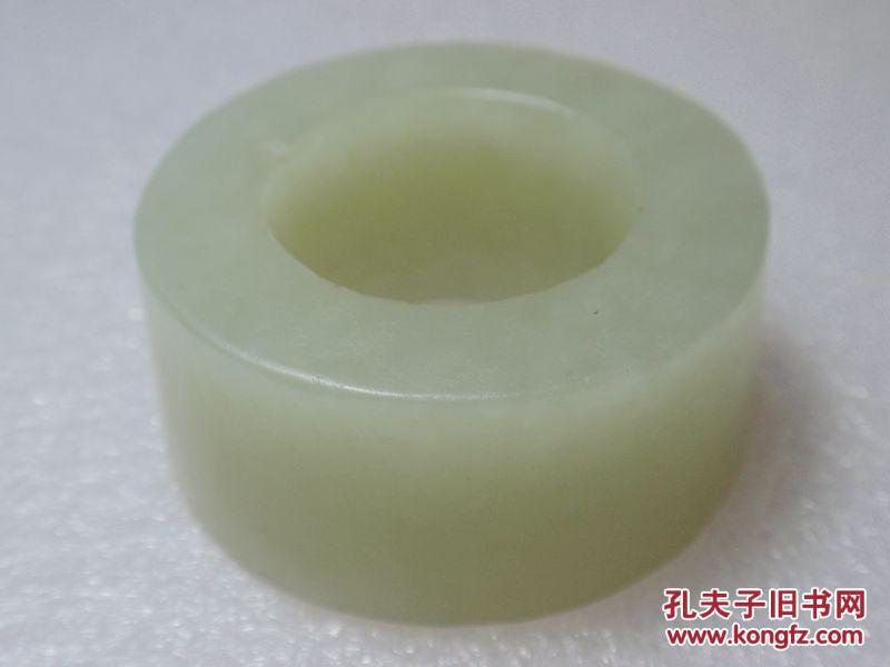 白玉箍形器齐家文化约公元前2200年至公元前1600年此藏品标明的年份