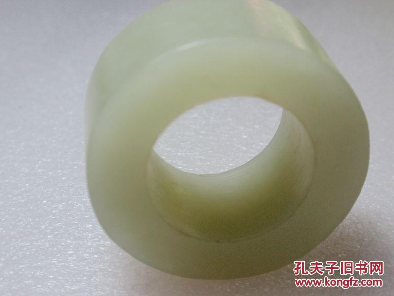 白玉箍形器齐家文化约公元前2200年至公元前1600年此藏品标明的年份