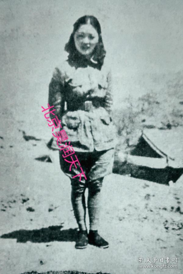 红军外事部门的专职美女翻译吴光伟1939年1张
