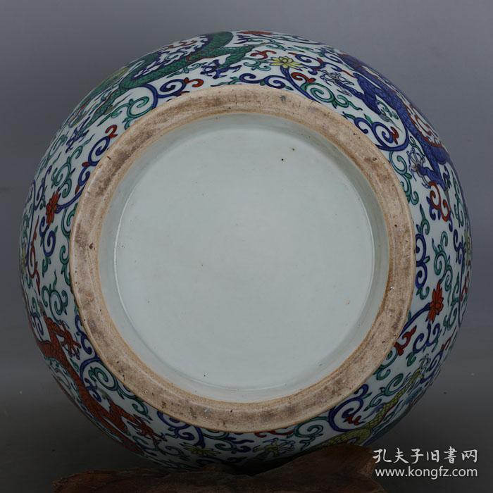 大明万历青花斗彩缠枝龙纹盖罐
