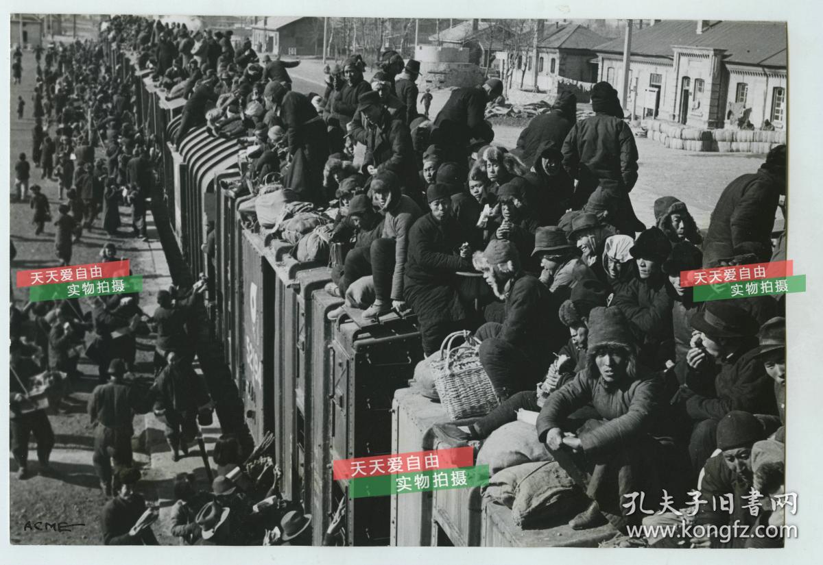 从辽宁锦州到沈阳的拥挤的火车,大约192公里路