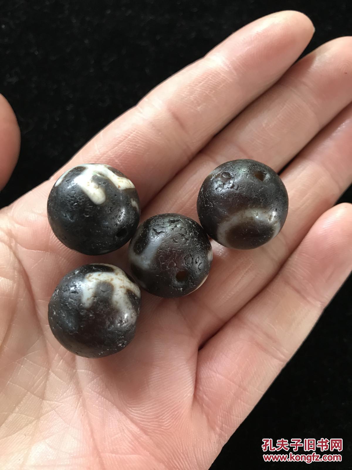 4颗西藏收回来的天然玛瑙万字天珠