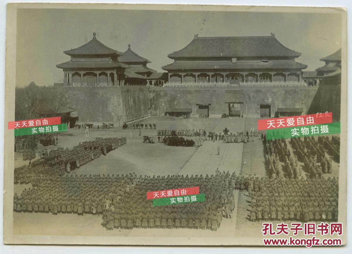 清代1900年八国联军占领北京后在紫禁城故宫午门前举行盛大阅兵仪式老