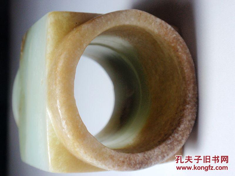 玉琮33 (齐家文化 约公元前2200年至公元前1600年) 此藏品标明的年份