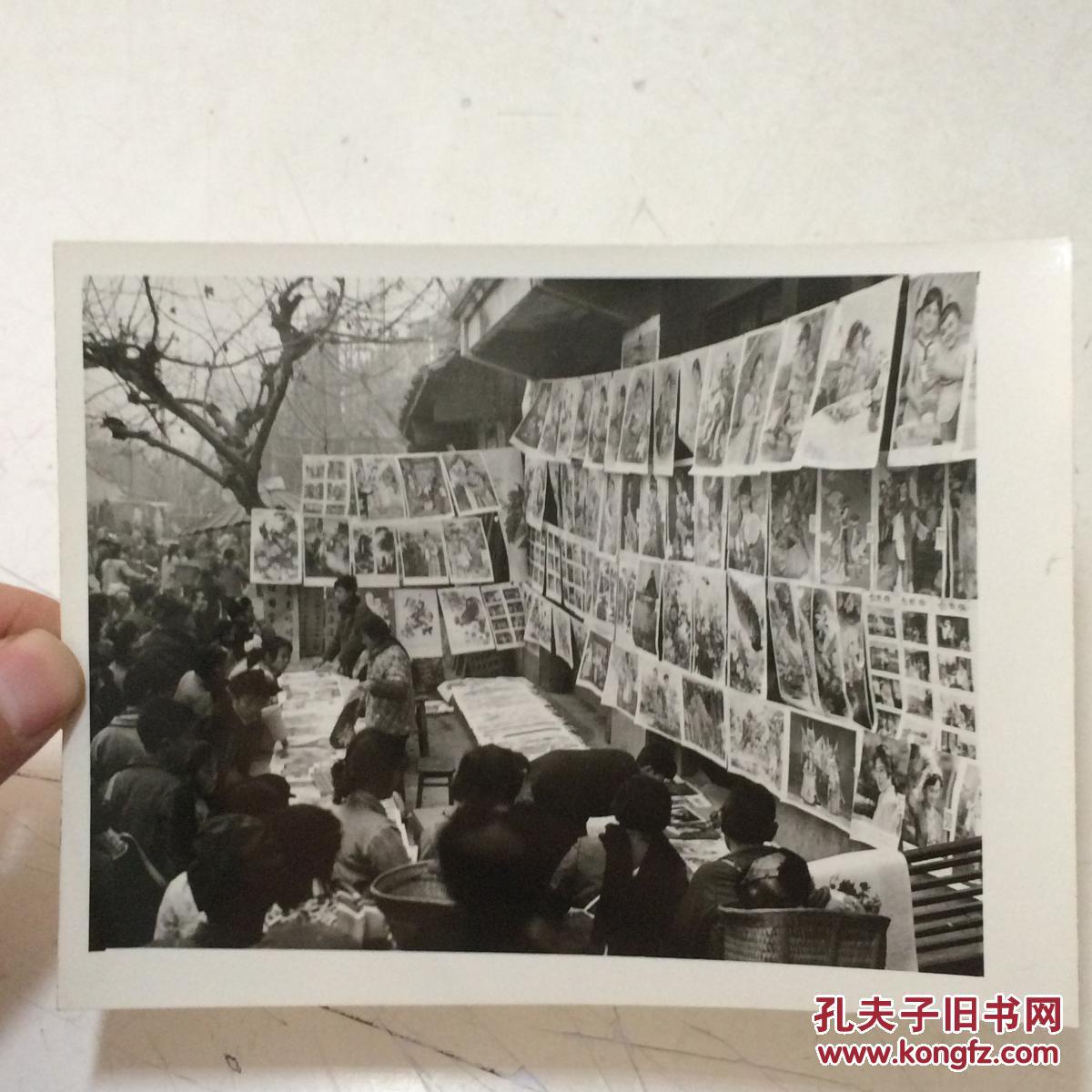 1982年新华社老照片:农村新貌(专栏) 2 背面有说明 地点:甘肃省武威县