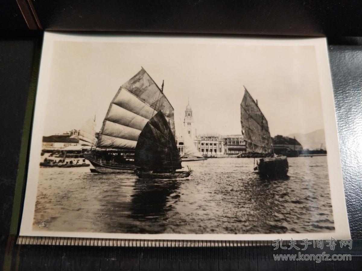 民国香港帆船与九龙火车站照片一张