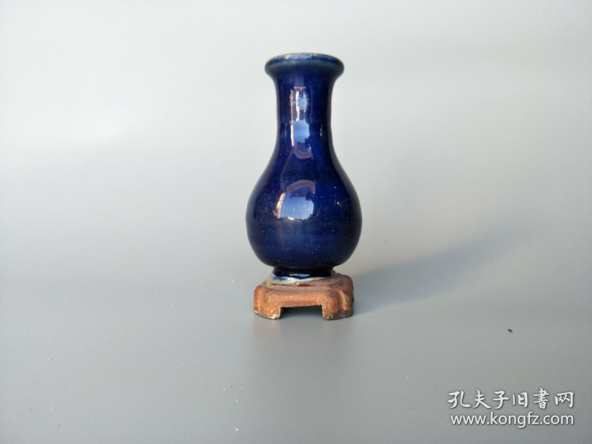 霁蓝釉花瓶