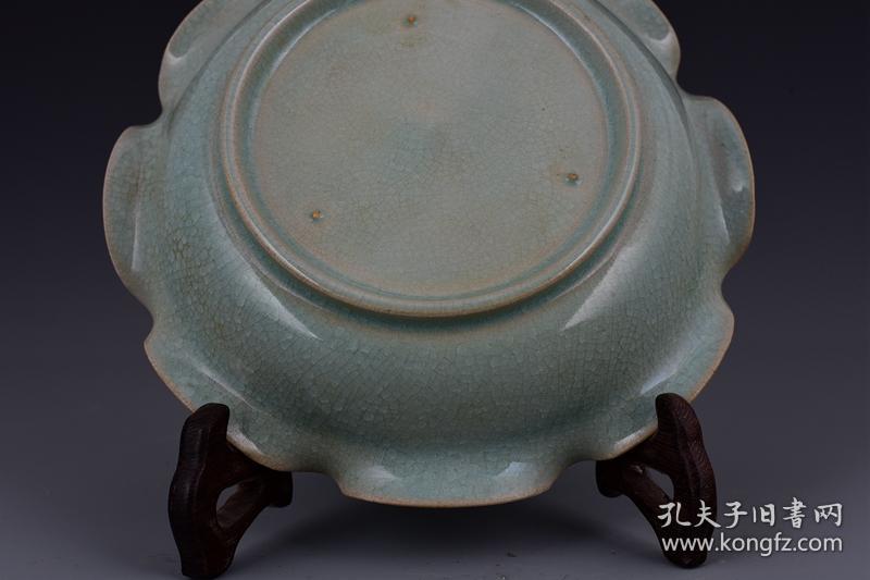宋汝窑天青釉冰裂纹花口洗