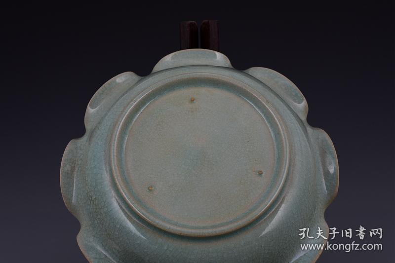 宋汝窑天青釉冰裂纹花口洗