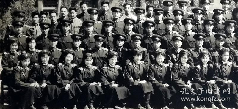 1958年,济南军区前卫文工团建团九周年全体合影